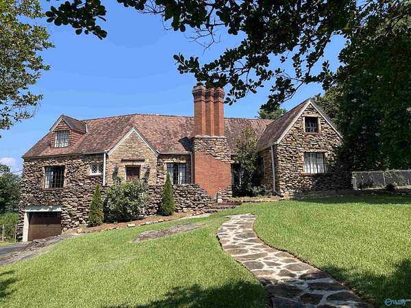 5 Acres of Residential Land with Home for Sale in Gadsden, Alabama