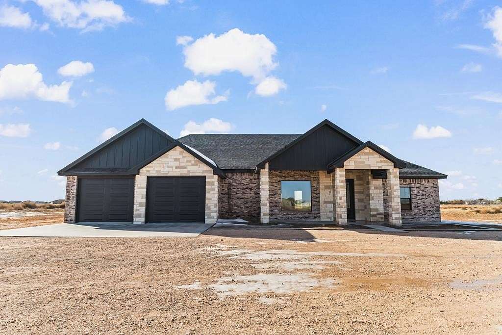 2.14 Acres of Residential Land with Home for Sale in Seminole, Texas