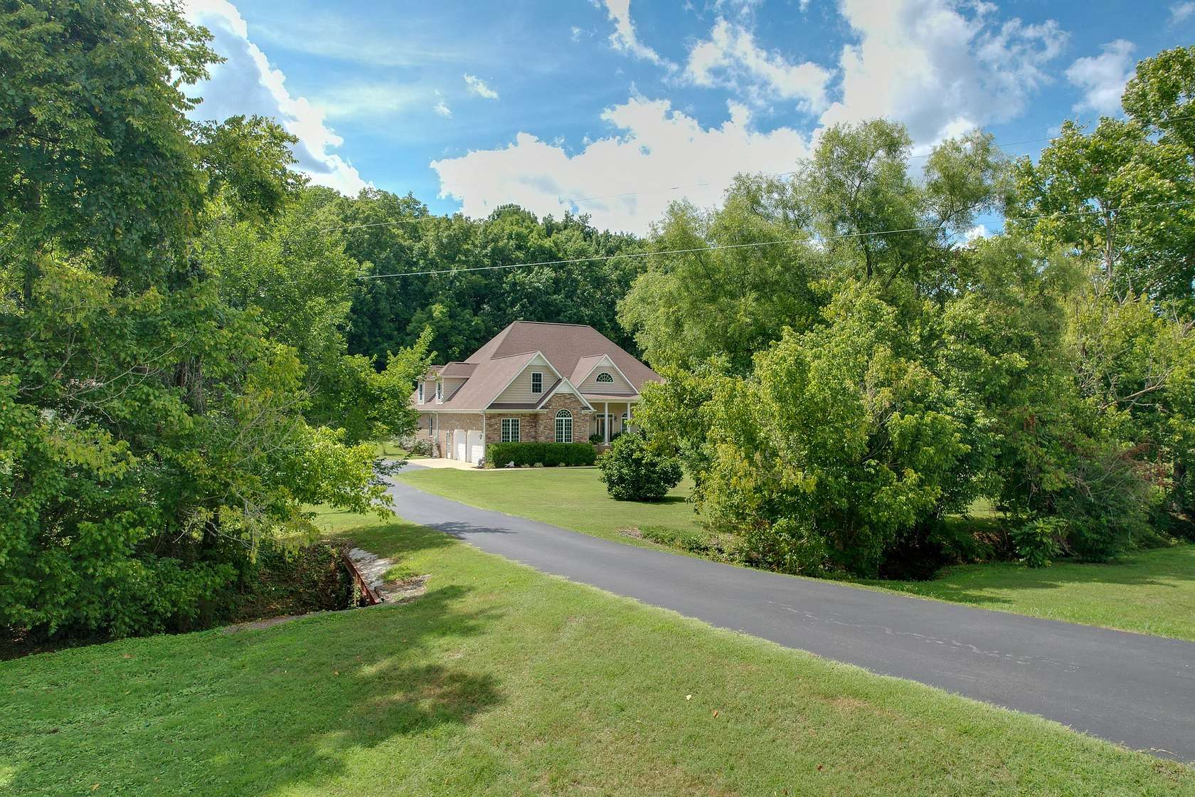 15 Acres of Land with Home for Sale in Prospect, Tennessee