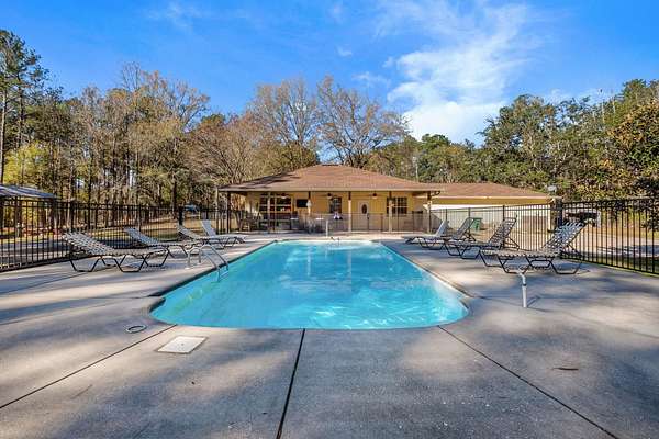 10.1 Acres of Land with Home for Sale in Quincy, Florida