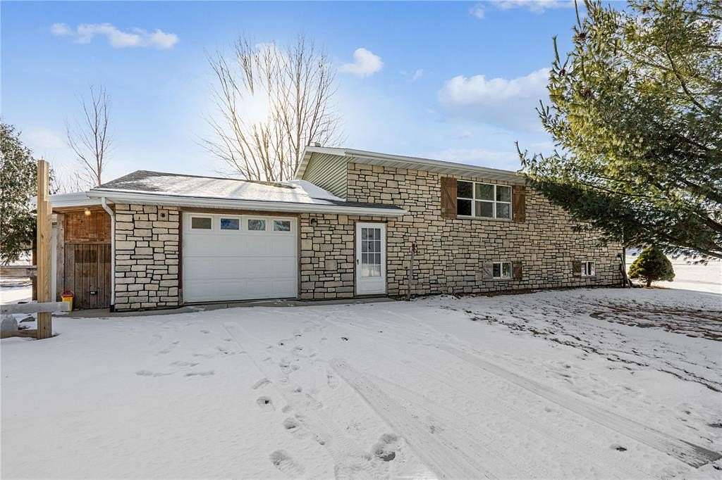 1.72 Acres of Residential Land with Home for Sale in Vinton, Iowa