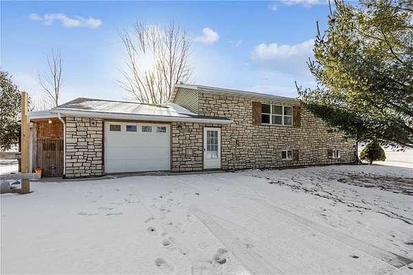 1.72 Acres of Residential Land with Home for Sale in Vinton, Iowa