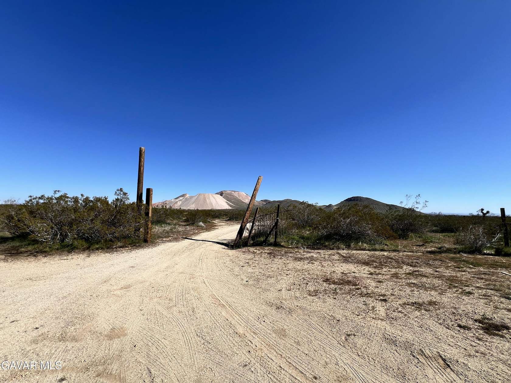 10 Acres of Residential Land for Sale in Mojave, California