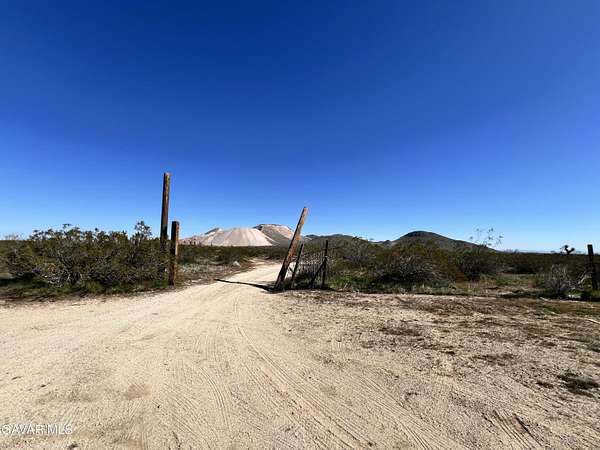 10 Acres of Residential Land for Sale in Mojave, California