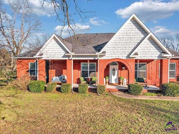 6 Acres of Residential Land with Home for Sale in Fort Valley, Georgia