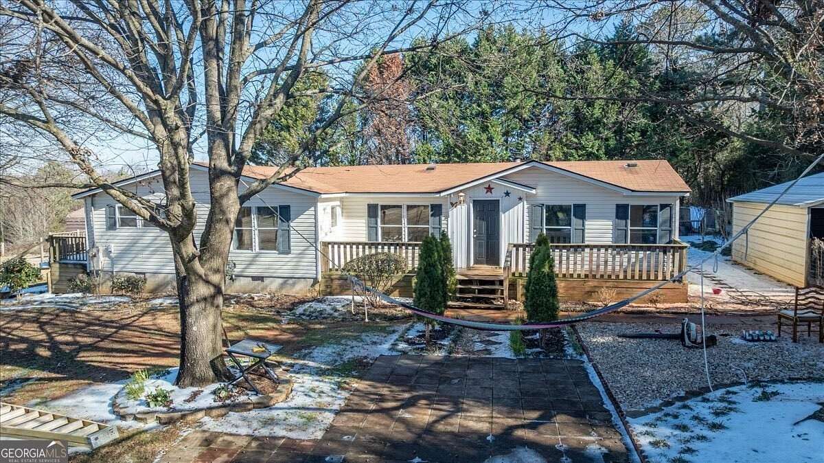 1.77 Acres of Residential Land with Home for Sale in Colbert, Georgia