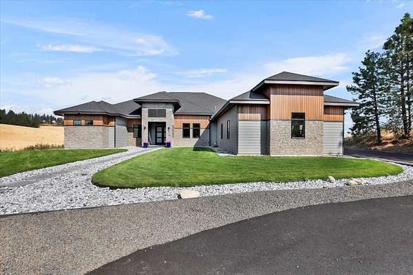 2 Acres of Residential Land with Home for Sale in Spokane, Washington