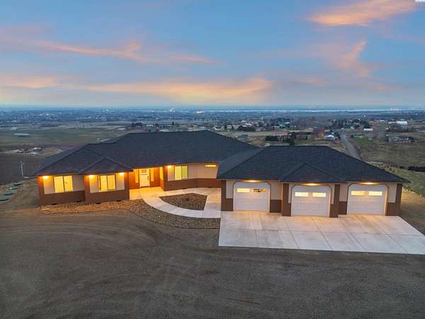 9.73 Acres of Residential Land with Home for Sale in Kennewick, Washington