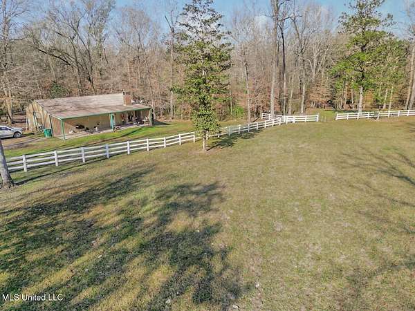 19.3 Acres of Land with Home for Sale in St. Francisville, Louisiana