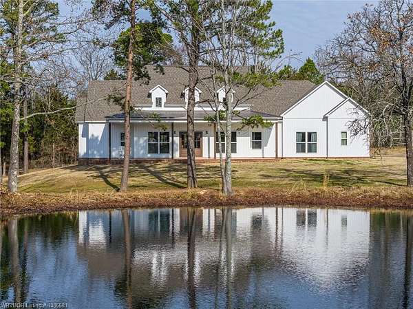 4.59 Acres of Residential Land with Home for Sale in Van Buren, Arkansas