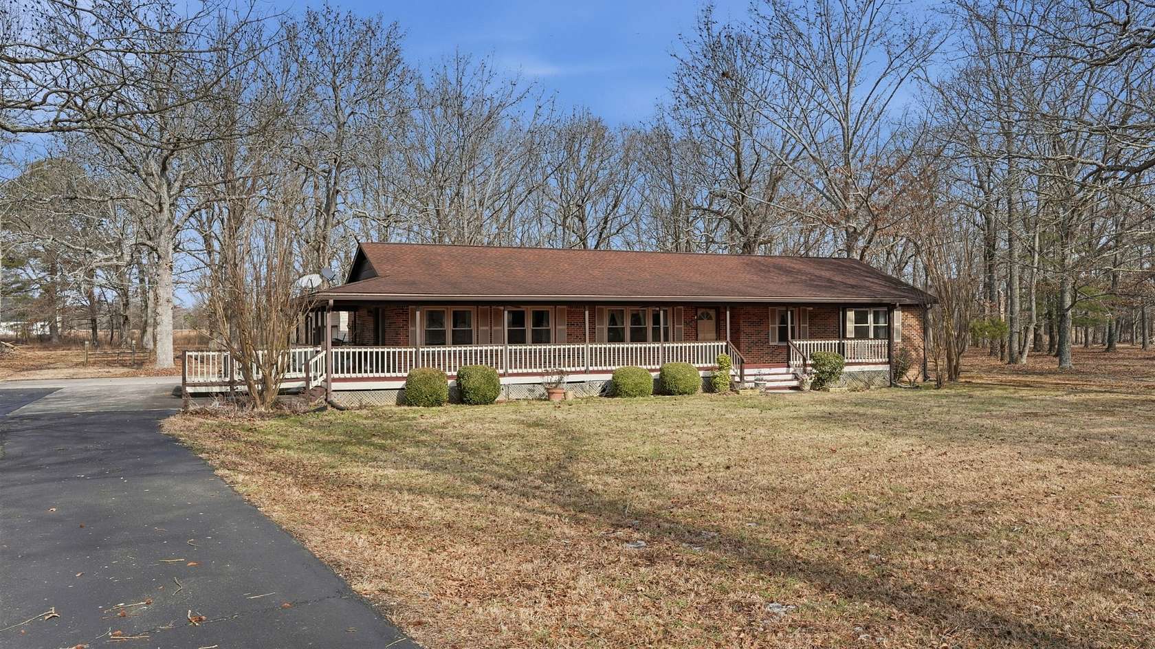 5 Acres of Residential Land with Home for Sale in Tullahoma, Tennessee