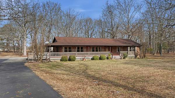 5 Acres of Residential Land with Home for Sale in Tullahoma, Tennessee