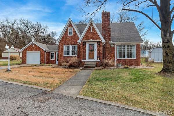 3.46 Acres of Residential Land with Home for Sale in Glen Carbon, Illinois