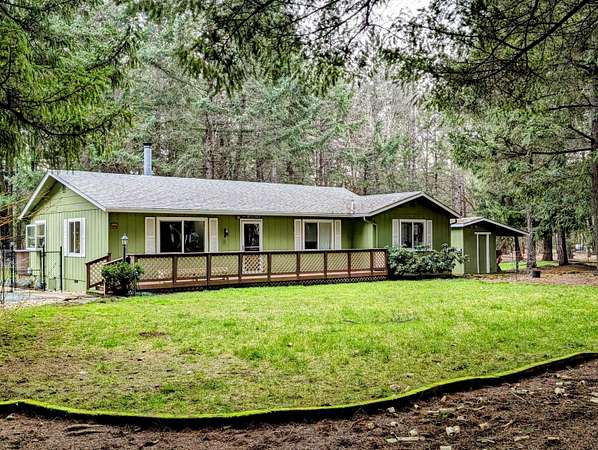 2.78 Acres of Land with Home for Sale in Grants Pass, Oregon