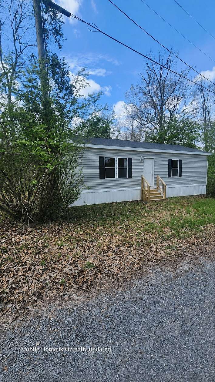 5 Acres of Residential Land for Sale in Gainesboro, Tennessee