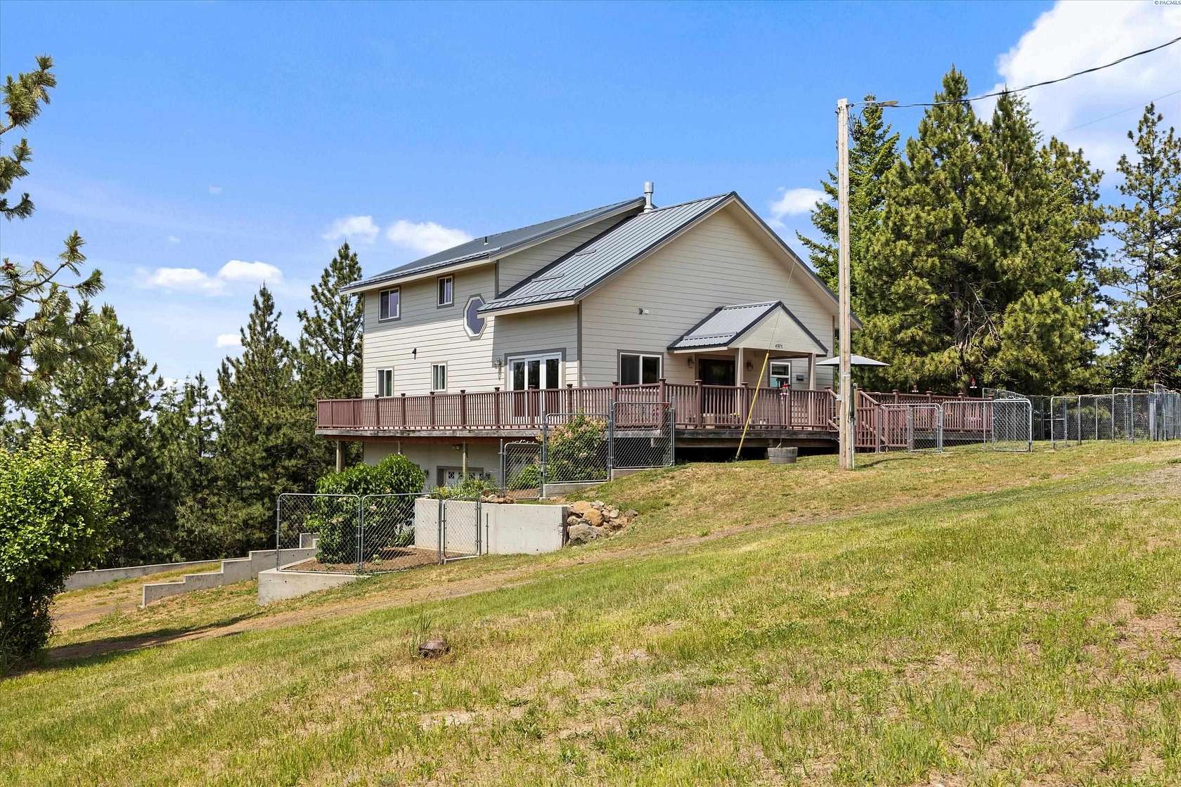 20.1 Acres of Land with Home for Sale in Waitsburg, Washington