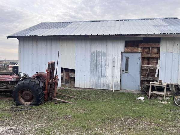 6.63 Acres of Residential Land with Home for Sale in New Plymouth, Idaho