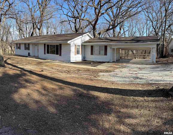 1.76 Acres of Residential Land with Home for Sale in Eureka, Illinois