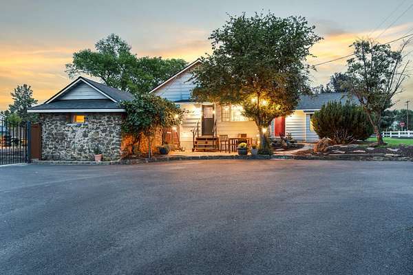 1.76 Acres of Residential Land with Home for Sale in Redmond, Oregon