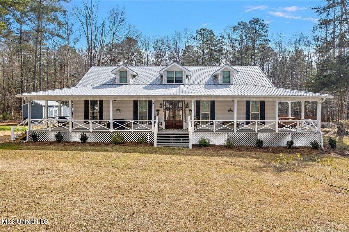 4 Acres of Residential Land with Home for Sale in Brandon, Mississippi