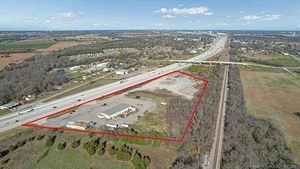 16 Acres of Improved Commercial Land for Sale in Calera, Oklahoma