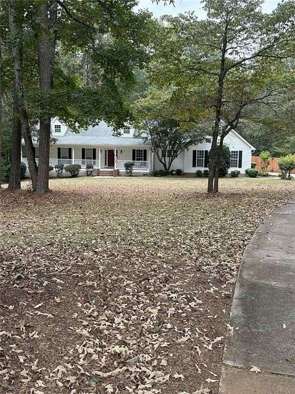2.16 Acres of Residential Land with Home for Lease in Newnan, Georgia