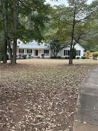 2.16 Acres of Residential Land with Home for Lease in Newnan, Georgia