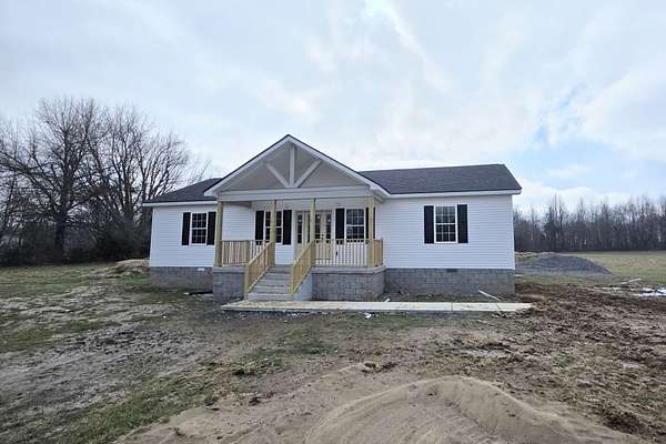 2 Acres of Residential Land with Home for Sale in Bradyville, Tennessee