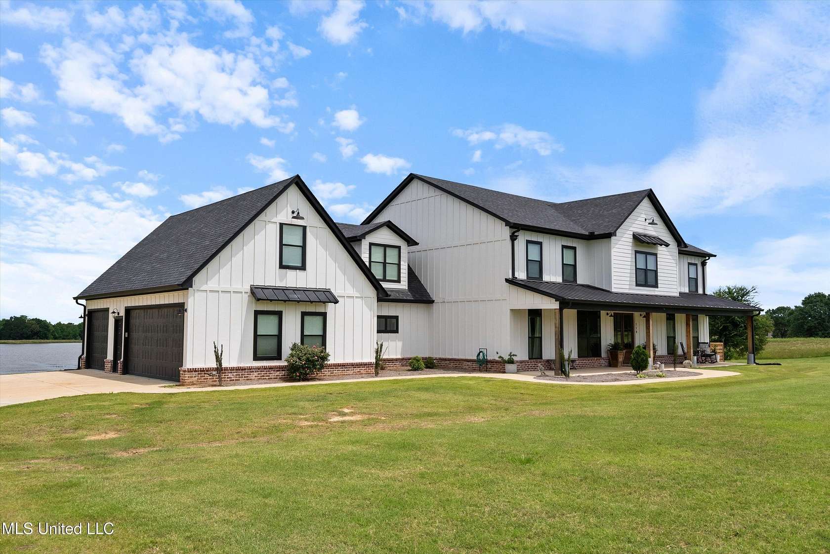 4.6 Acres of Residential Land with Home for Sale in Senatobia, Mississippi