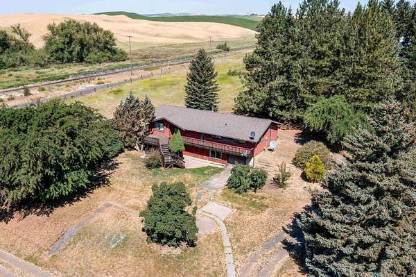 2 Acres of Land with Home for Sale in Oakesdale, Washington