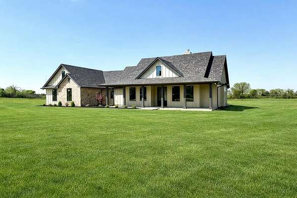 3.8 Acres of Land with Home for Sale in Tennessee Colony, Texas