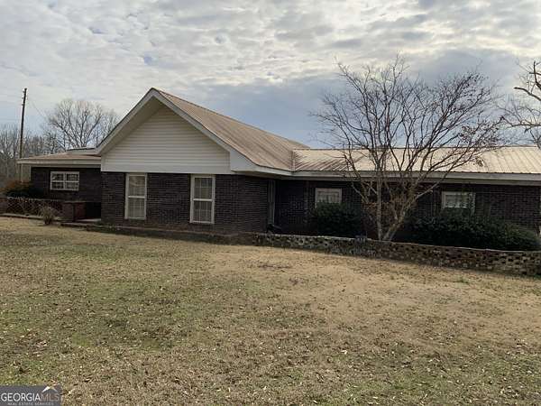 5 Acres of Residential Land with Home for Lease in Cedartown, Georgia