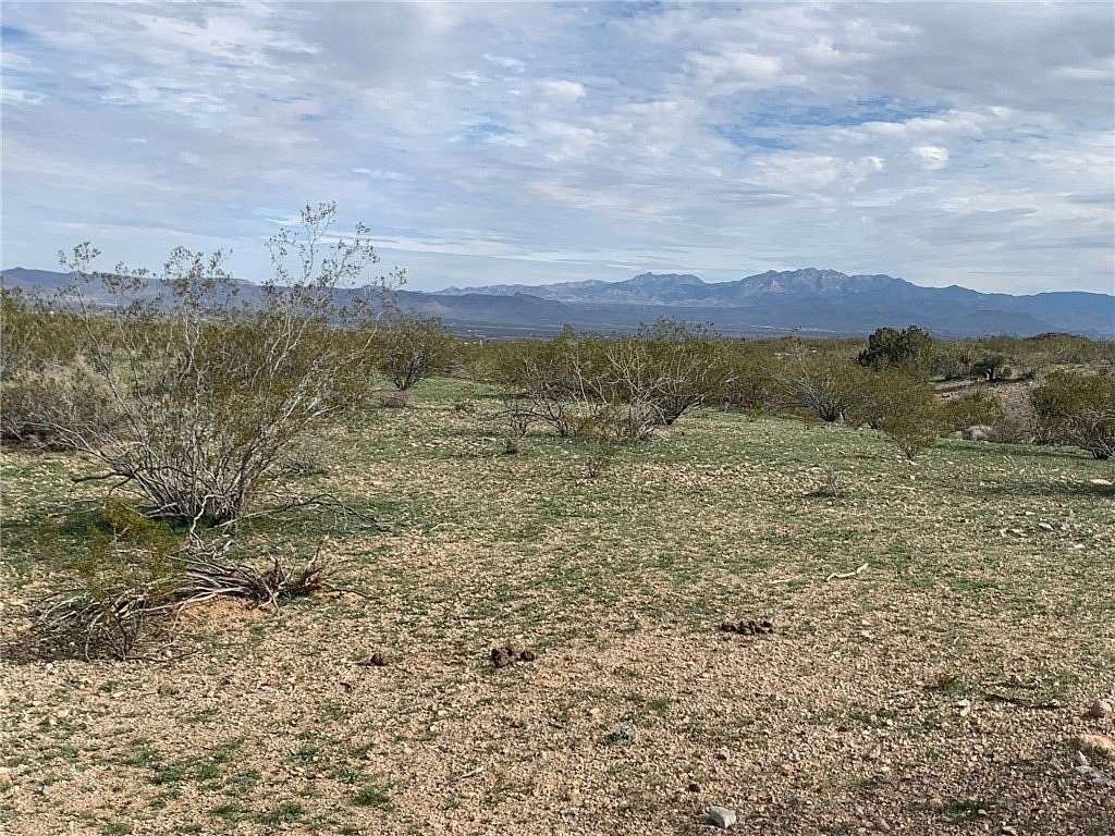2.35 Acres of Land for Sale in Golden Valley, Arizona