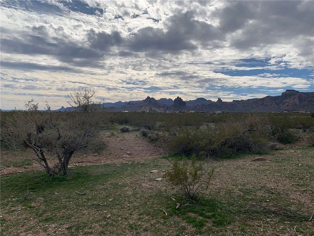 2.2 Acres of Residential Land for Sale in Golden Valley, Arizona