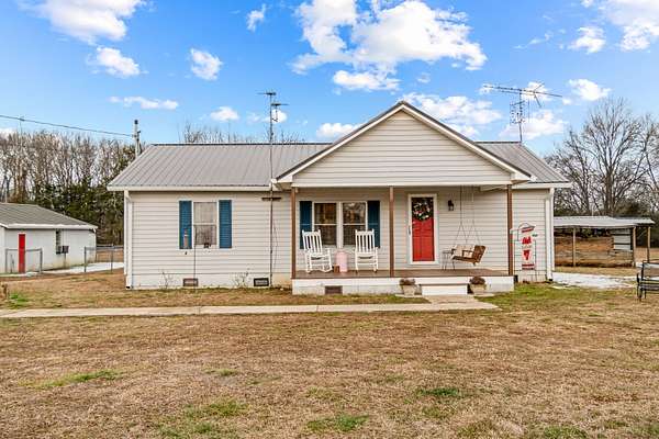 11.3 Acres of Land with Home for Sale in Shelbyville, Tennessee