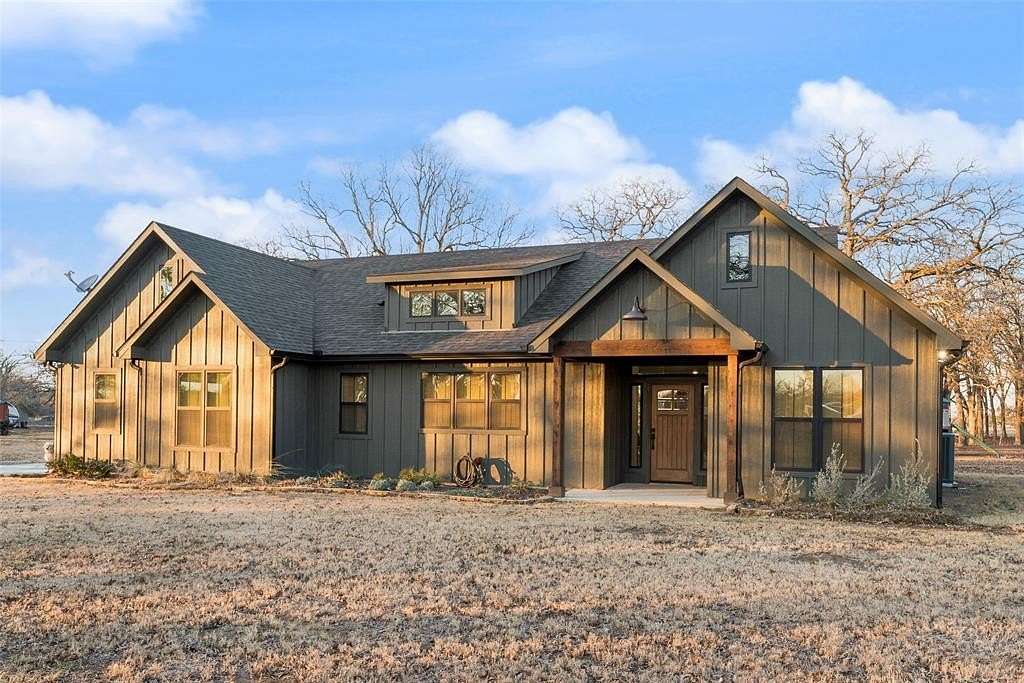 2.39 Acres of Residential Land with Home for Sale in Edgewood, Texas