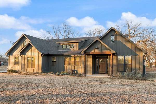 2.39 Acres of Residential Land with Home for Sale in Edgewood, Texas