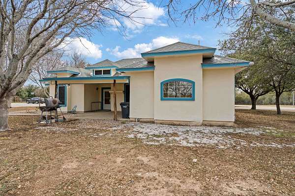 2.5 Acres of Residential Land with Home for Sale in Del Rio, Texas