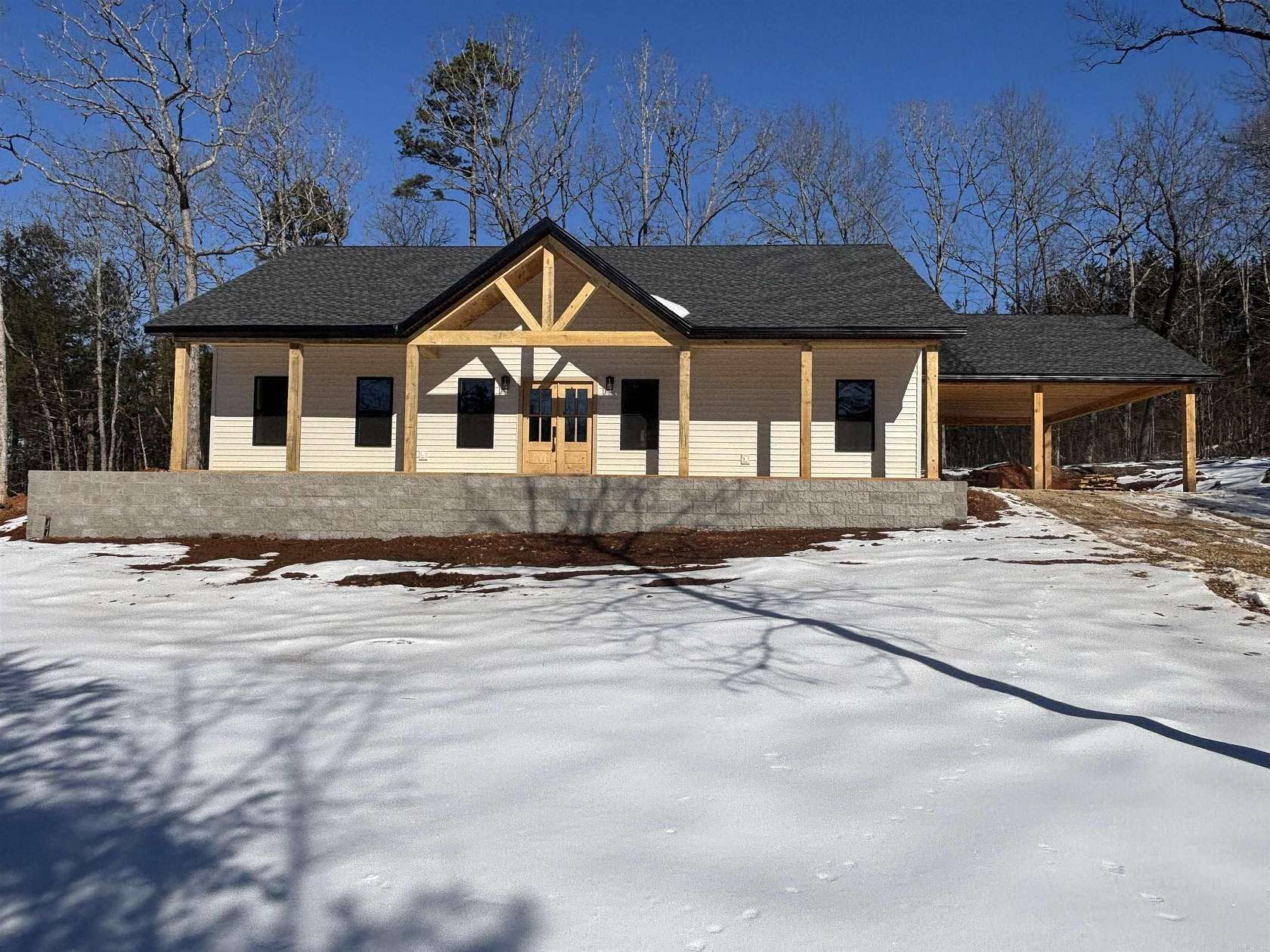 5 Acres of Residential Land with Home for Sale in Evening Shade, Arkansas