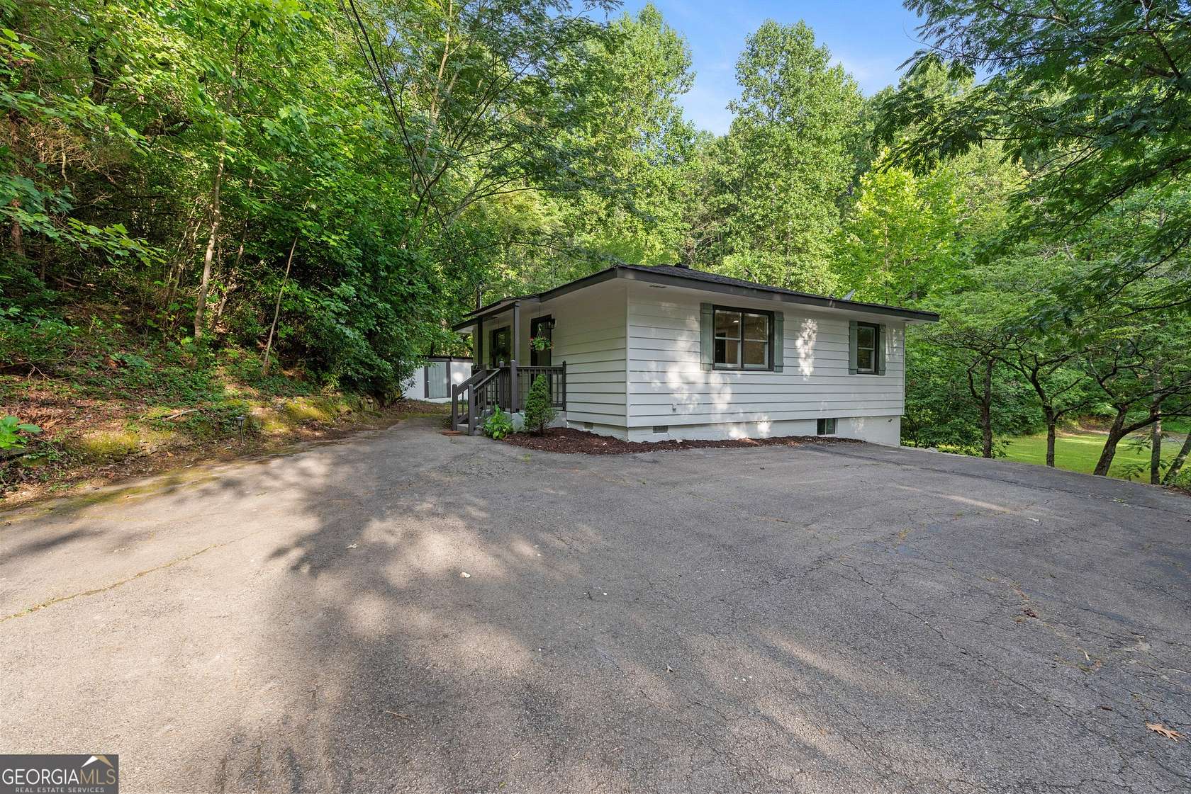 2.35 Acres of Improved Mixed-Use Land for Sale in Cleveland, Georgia