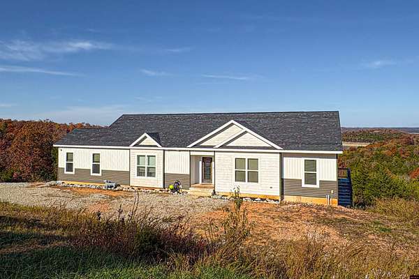 6 Acres of Residential Land with Home for Sale in Yellville, Arkansas