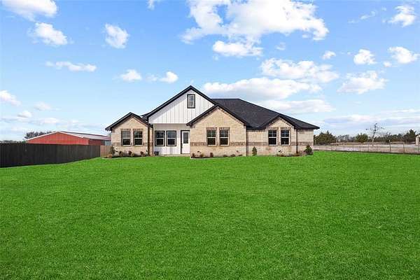 1 Acre of Residential Land with Home for Sale in Farmersville, Texas