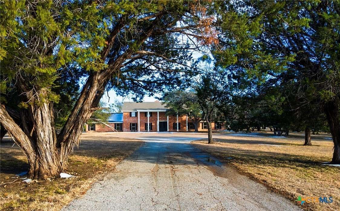 5.18 Acres of Residential Land with Home for Sale in Gatesville, Texas