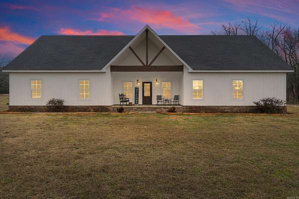 4.4 Acres of Residential Land with Home for Sale in Bald Knob, Arkansas