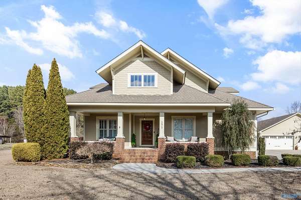 1.58 Acres of Residential Land with Home for Sale in New Market, Alabama