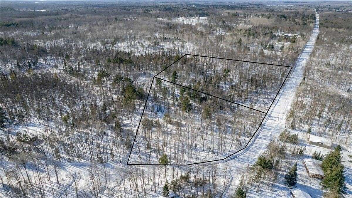 5 Acres of Residential Land for Sale in Lake Nebagamon, Wisconsin