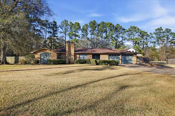 1.55 Acres of Improved Residential Land for Sale in Vidor, Texas