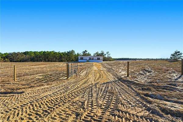 2 Acres of Residential Land with Home for Sale in Dunnellon, Florida