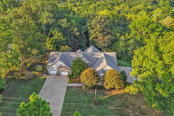 4.77 Acres of Residential Land with Home for Sale in Clarksville, Tennessee