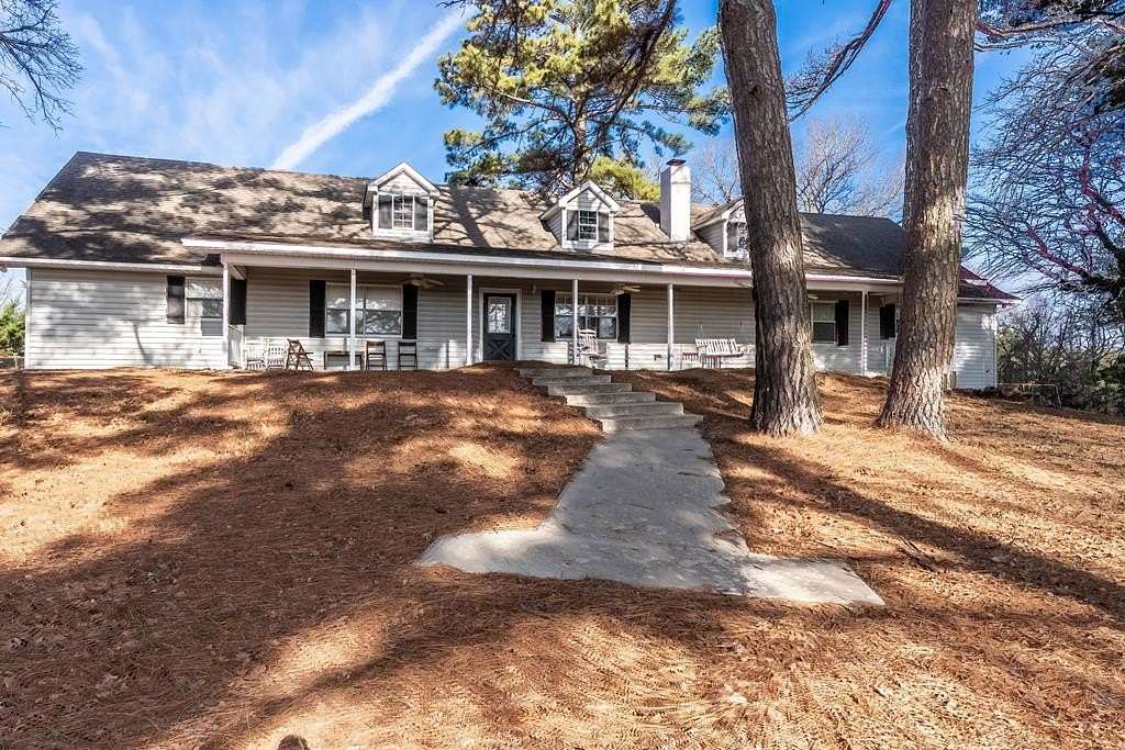 3 Acres of Residential Land with Home for Sale in Palestine, Texas